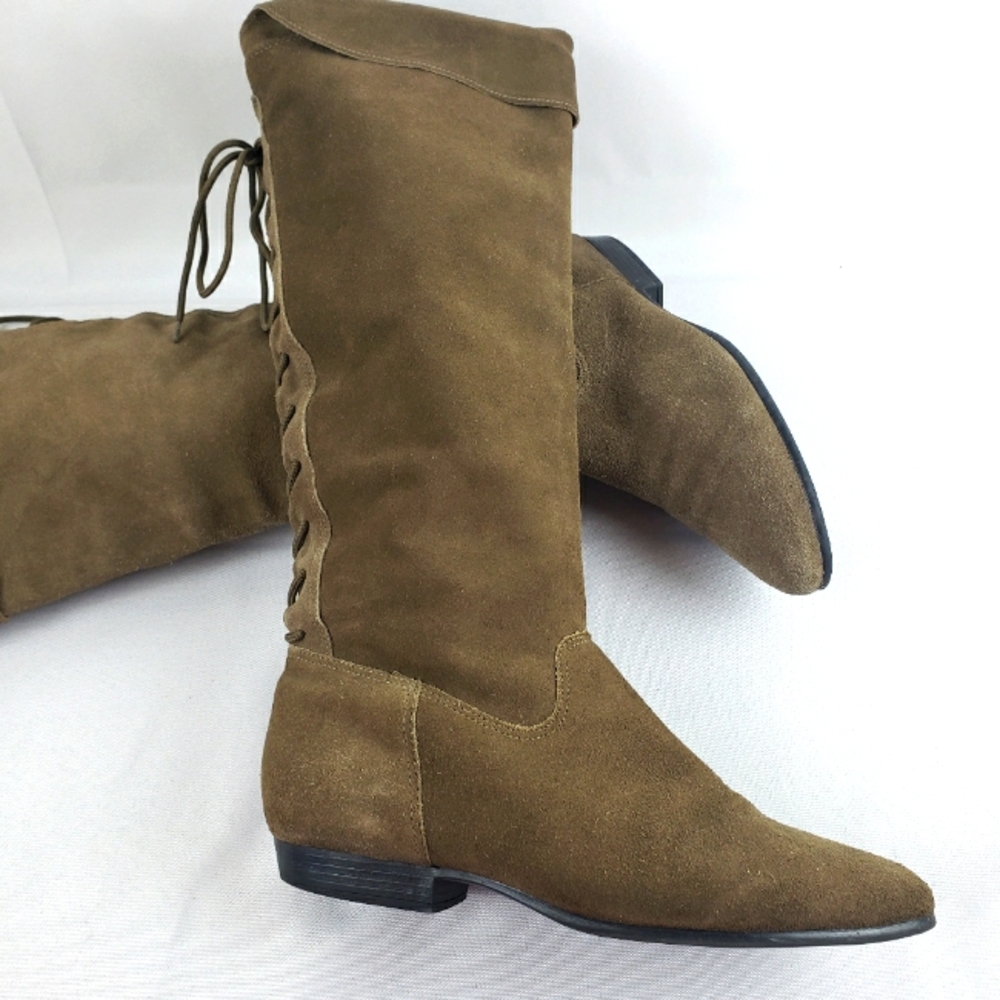 Brown Aldo Knee high, laces up the back, low heeled boots sz 5